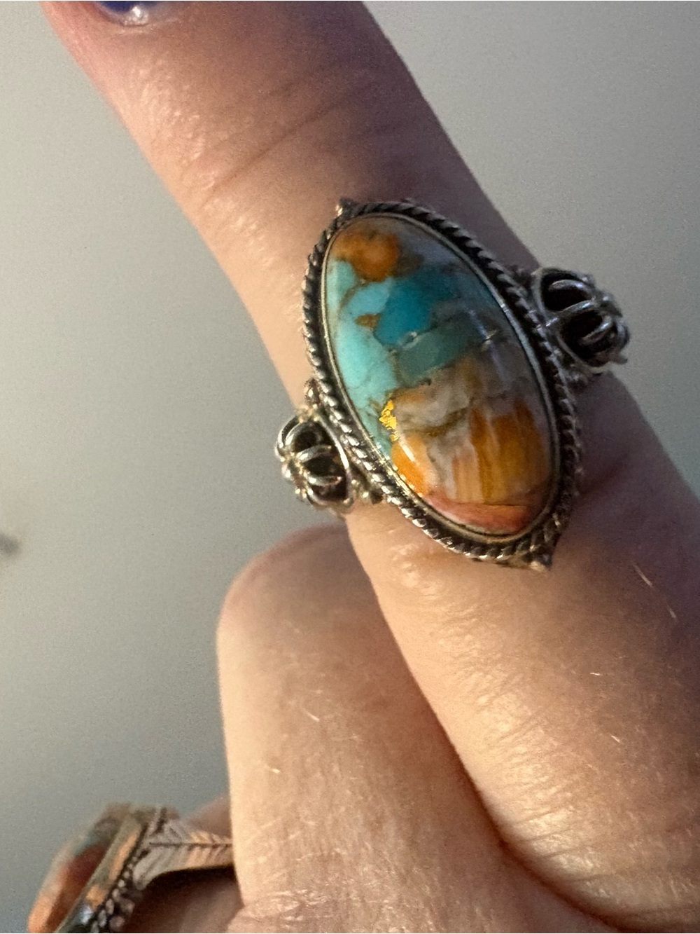 Ladies silver spiny oyster ring